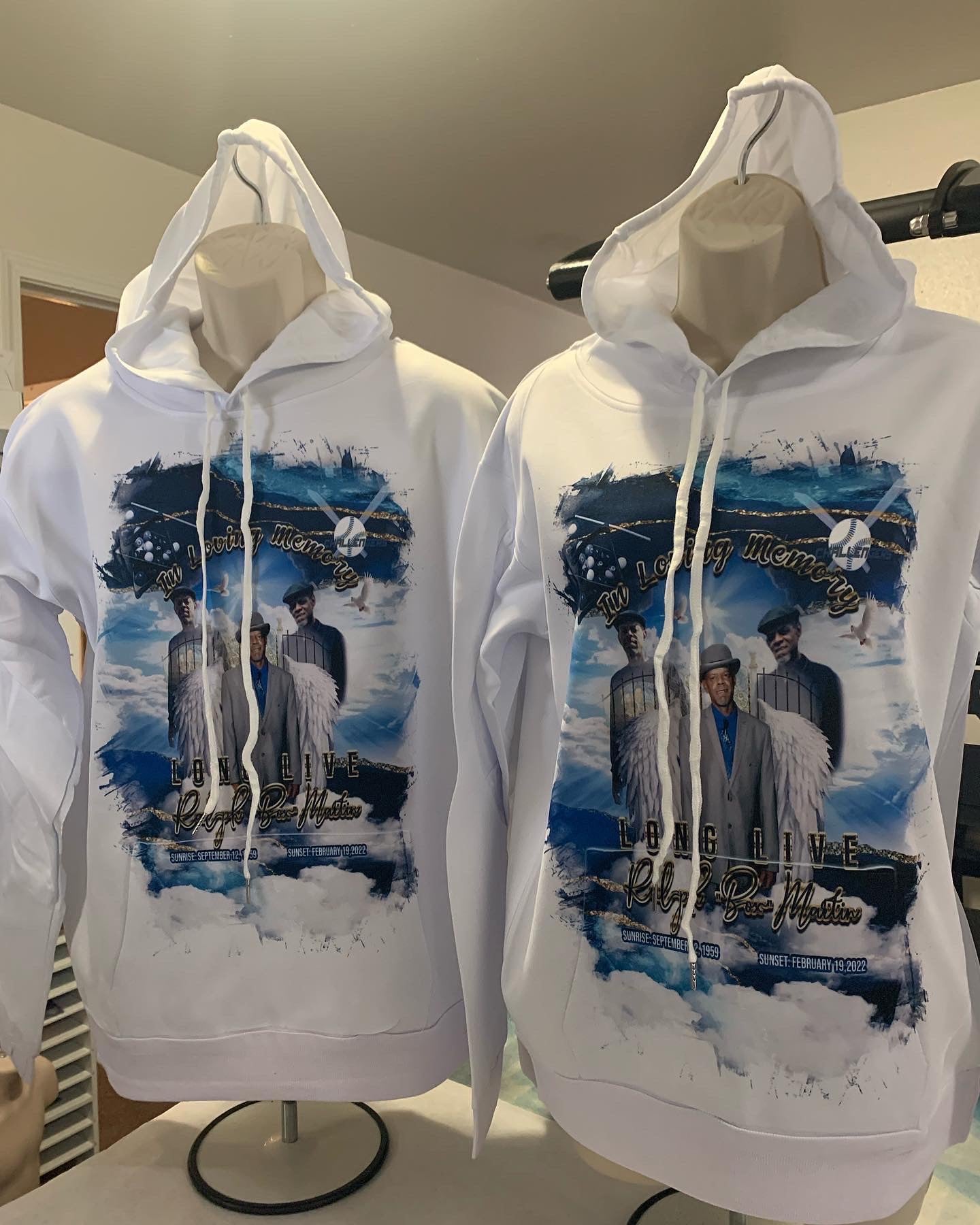 CUSTOM HOODIES/SWEATSHIRTS